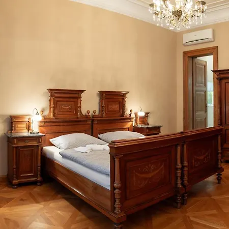 Zlaty Pelikan Apartment *